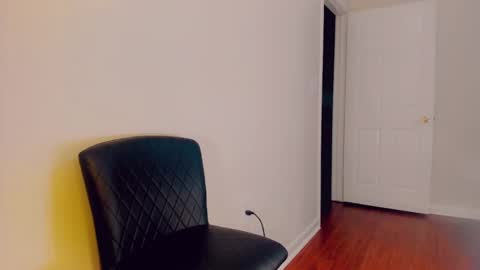 Snapshot of sacha_candy chatting on 02.15.25 Sacha online show from 02.15.25