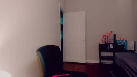 Snapshot of sacha_candy chatting on 02.18.25 Sacha online show from 02.18.25