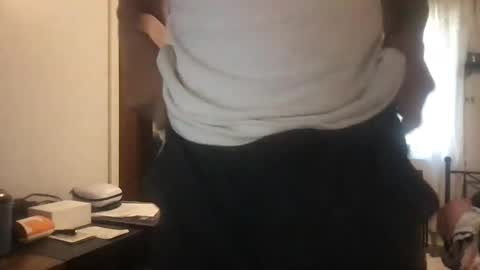 Snapshot of sack_draggin chatting on 01.09.25 Beezy online show from 01.09.25