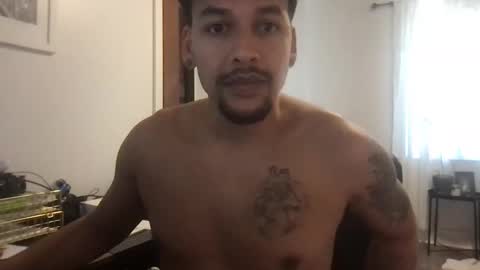 Snapshot of sack_draggin chatting on 01.09.25 Beezy online show from 01.09.25