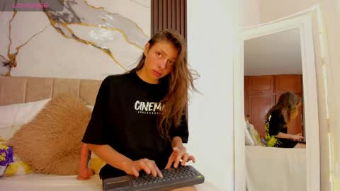 Snapshot of sacrlet_fox75 chatting on 05.26.26 scarlet fox75 online show from 05.26.26