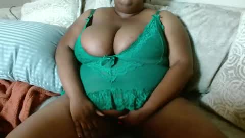 Snapshot of sade_dreams chatting on 10.23.25 sade_dreams online show from 10.23.25
