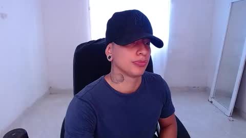Snapshot of saenz_hotx chatting on 12.04.24 saenz_hotx online show from 12.04.24