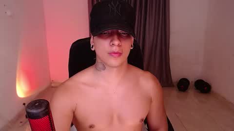 Snapshot of saenz_hotx chatting on 12.22.24 saenz_hotx online show from 12.22.24