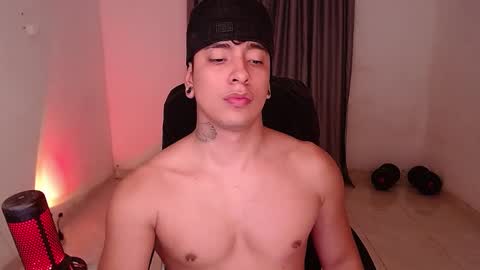 Snapshot of saenz_hotx chatting on 12.23.24 saenz_hotx online show from 12.23.24