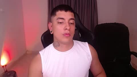 Snapshot of saenz_hotx chatting on 01.08.25 saenz_hotx online show from 01.08.25