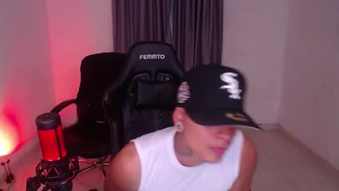 Snapshot of saenz_hotx chatting on 01.11.25 saenz_hotx online show from 01.11.25