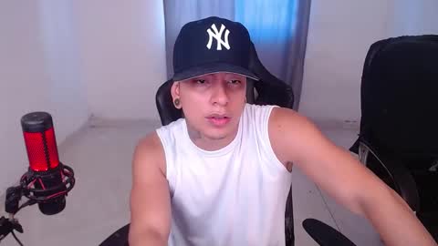 Snapshot of saenz_hotx chatting on 01.26.25 saenz_hotx online show from 01.26.25