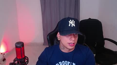 Snapshot of saenz_hotx chatting on 01.28.25 saenz_hotx online show from 01.28.25