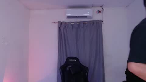 Snapshot of saenz_hotx chatting on 02.05.25 saenz_hotx online show from 02.05.25