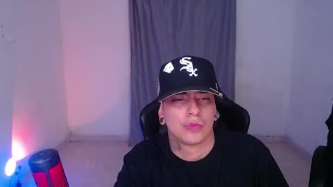 Snapshot of saenz_hotx chatting on 02.06.25 saenz_hotx online show from 02.06.25