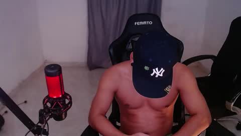 Snapshot of saenz_hotx chatting on 02.11.25 saenz_hotx online show from 02.11.25
