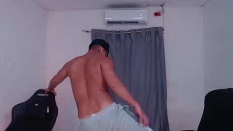 Snapshot of saenz_hotx chatting on 02.12.25 saenz_hotx online show from 02.12.25