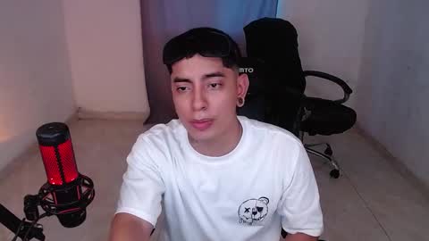 Snapshot of saenz_hotx chatting on 03.08.25 saenz_hotx online show from 03.08.25