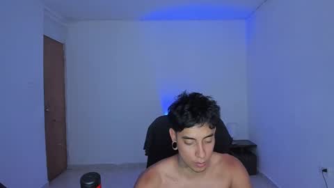 Snapshot of saenz_hotx chatting on 10.13.25 saenz_hotx online show from 10.13.25