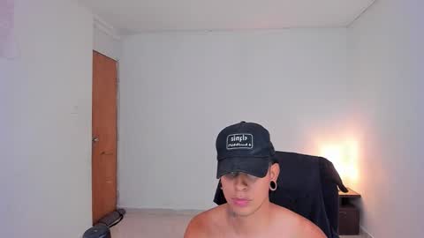 Snapshot of saenz_hotx chatting on 10.16.25 saenz_hotx online show from 10.16.25