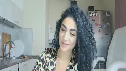 Snapshot of safari_xx chatting on 11.02.25 Queen online show from 11.02.25