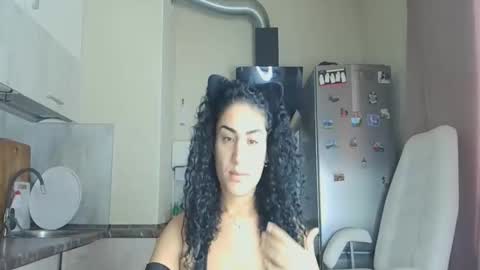 Snapshot of safari_xx chatting on 11.17.25 Queen online show from 11.17.25