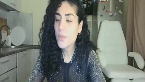 Snapshot of safari_xx chatting on 11.25.25 Queen online show from 11.25.25