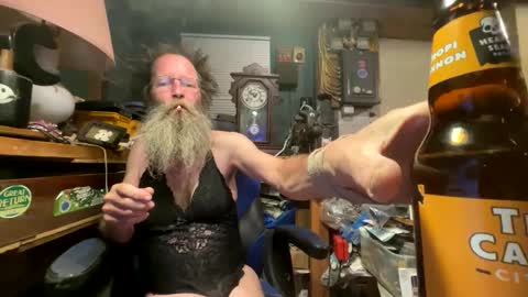 Snapshot of safety_fist chatting on 01.12.25 safety_fist online show from 01.12.25