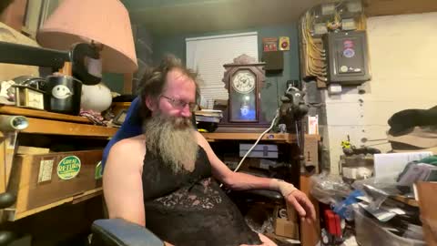 Snapshot of safety_fist chatting on 01.12.25 safety_fist online show from 01.12.25