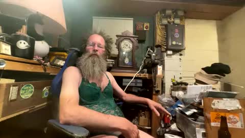 Snapshot of safety_fist chatting on 01.12.25 safety_fist online show from 01.12.25