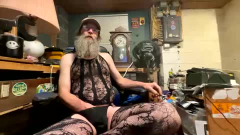 Snapshot of safety_fist chatting on 02.08.25 safety_fist online show from 02.08.25