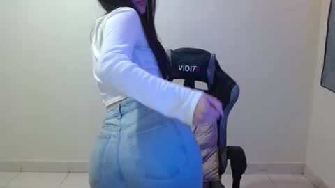 Sahaliefox  online show from 10.19.25