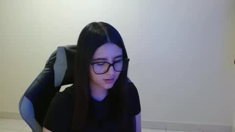 Sahaliefox  online show from 11.20.25