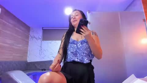 Snapshot of saharareid chatting on 09.14.25 sahara reid online show from 09.14.25