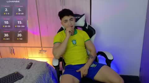 Snapshot of saimonvela chatting on 06.21.26 Juan online show from 06.21.26