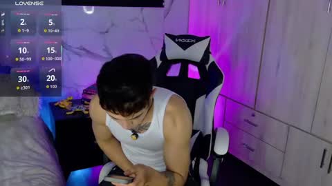 Snapshot of saimonvela chatting on 06.26.26 Juan online show from 06.26.26