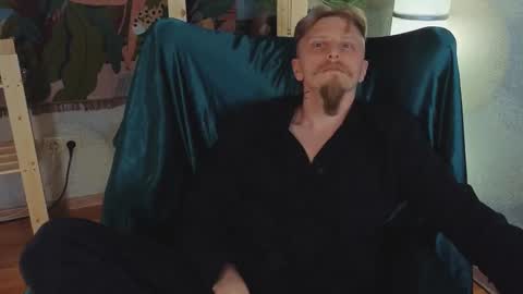 Snapshot of saint__vicious chatting on 03.11.25 saint__vicious online show from 03.11.25