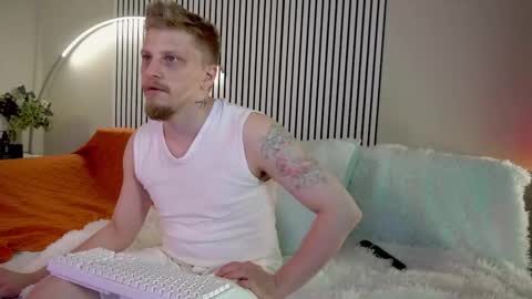 Snapshot of saint__vicious chatting on 10.01.25 saint__vicious online show from 10.01.25