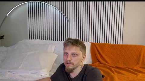 Snapshot of saint__vicious chatting on 10.10.25 saint__vicious online show from 10.10.25