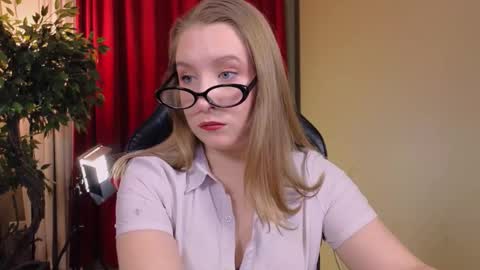 Snapshot of saint__vicious chatting on 12.04.25 saint__vicious online show from 12.04.25