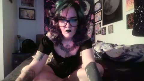 salemsslut online show from 12.18.24