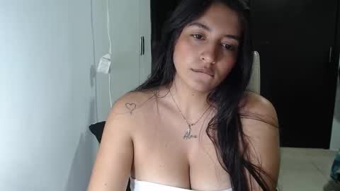 Snapshot of saliha_ chatting on 04.25.26 saliha online show from 04.25.26