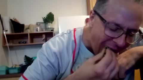 Snapshot of salis1981 chatting on 10.27.25 salis1981 online show from 10.27.25