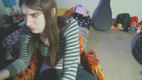 Snapshot of sallylongzzzts chatting on 01.18.25 SallyLongzzz online show from 01.18.25