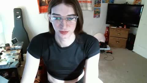 Snapshot of sallylongzzzts chatting on 03.05.25 SallyLongzzz online show from 03.05.25