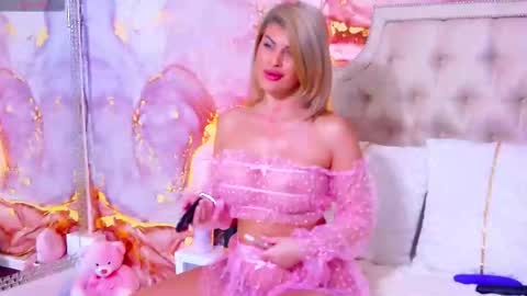 Snapshot of salmaroze chatting on 12.01.25 SalmaRoze online show from 12.01.25