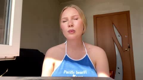 Snapshot of salomewiede chatting on 06.22.26 Aria 3 online show from 06.22.26