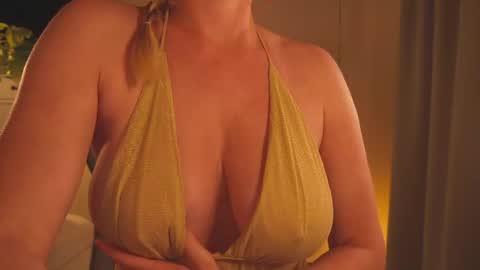 Snapshot of saltedhoney chatting on 04.26.26 IsaBella- online show from 04.26.26
