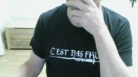 Snapshot of saltimbanquier chatting on 04.22.26 Saltimbanquier Salt ou Banquier online show from 04.22.26