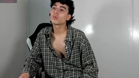 Snapshot of salvatore_montt chatting on 03.02.25 salvatore_montt online show from 03.02.25