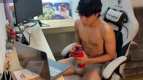 Snapshot of salvatore_montt chatting on 04.21.26 salvatore_montt online show from 04.21.26
