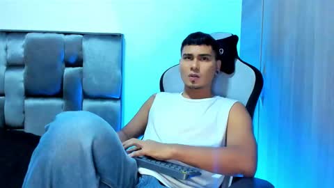 Snapshot of sam_knight_ chatting on 12.17.25 SAM online show from 12.17.25