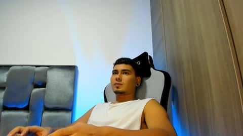 Snapshot of sam_knight_ chatting on 12.20.25 SAM online show from 12.20.25