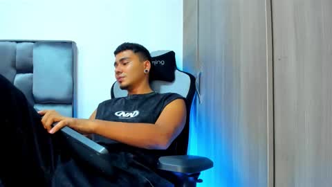 Snapshot of sam_knight_ chatting on 12.20.25 SAM online show from 12.20.25